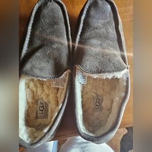 Mens UGG ASCOT 1101110 charcoal mens slippers.